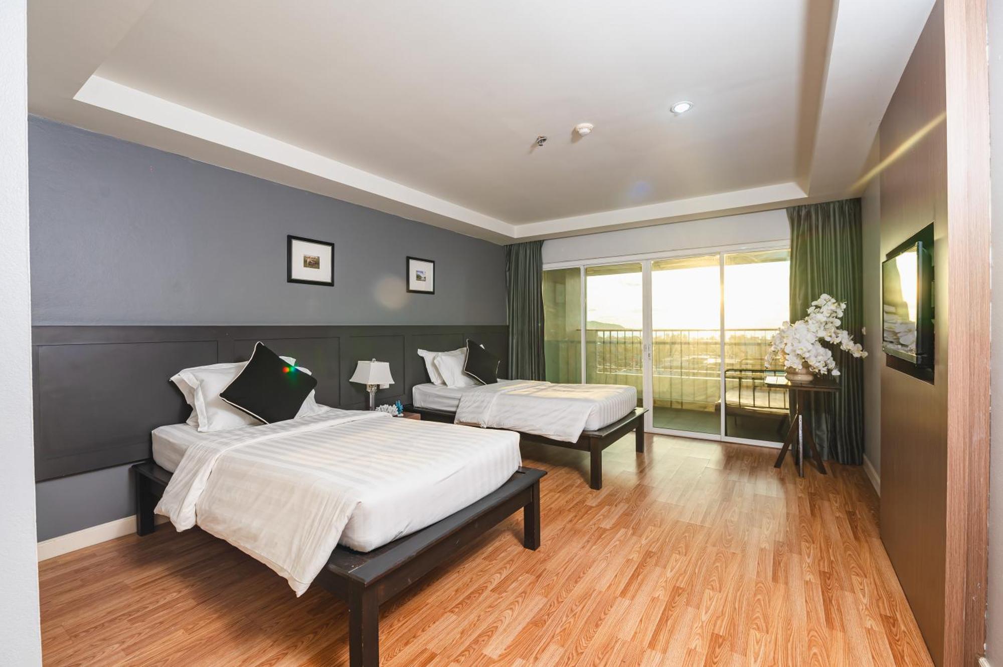 होटल Casa Del M Phuket - Newly Renovated 4*