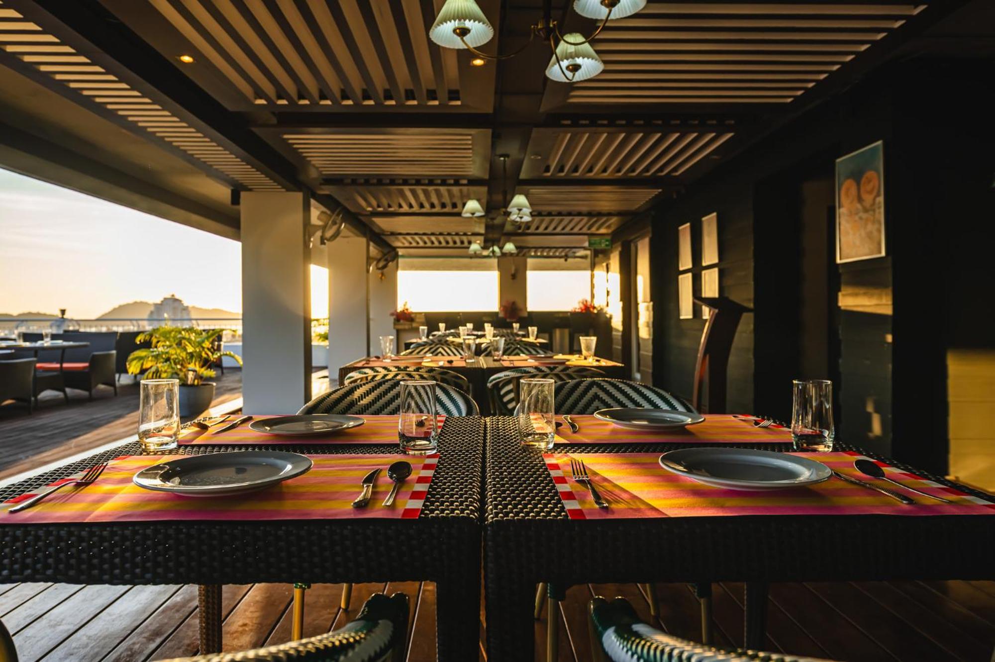 Casa Del M Phuket - Newly Renovated Отель