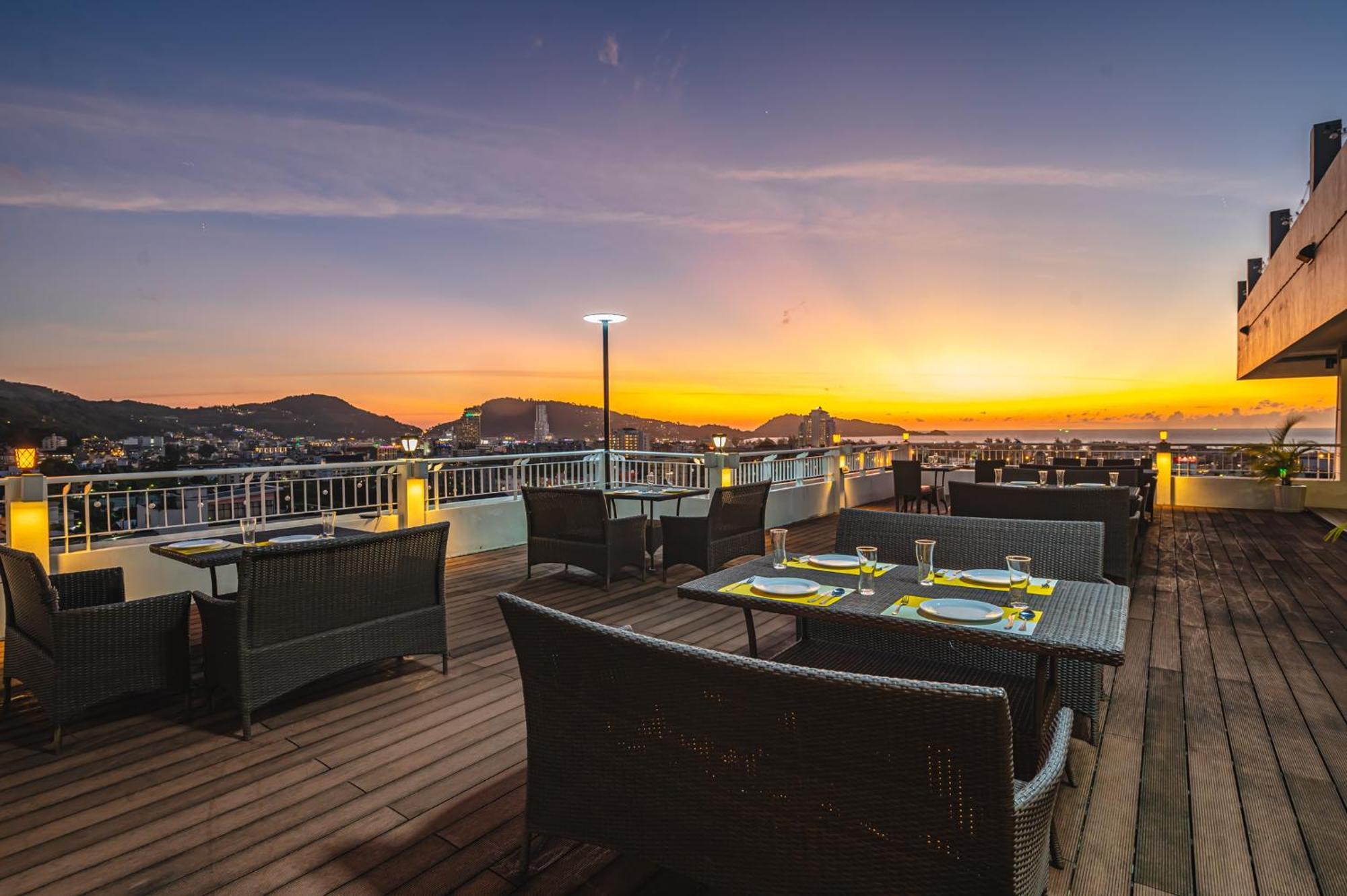 Casa Del M Phuket - Newly Renovated Отель